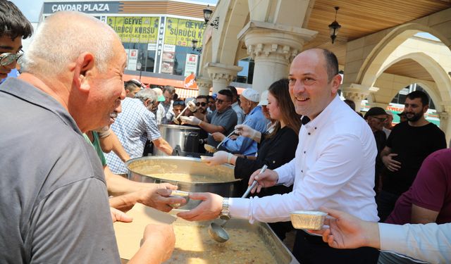 Geyve belediyesi'nden binlerce kişiye aşure ikramı