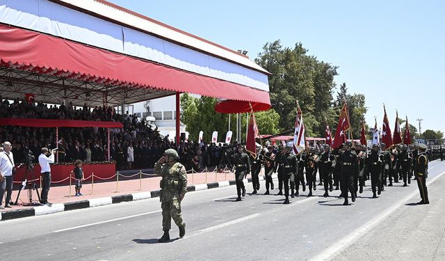 KKTC'deki Barış ve Özgürlük Bayramı geniş katılımla kutlandı