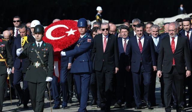 Devlet erkanı Cumhuriyet Bayramı töreni için Anıtkabir'de