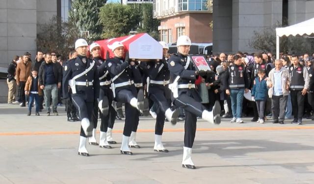 İstanbul'daki kazada şehit olan Ogün Yürümez için İstanbul Emniyet Müdürlüğü'nde tören düzenlendi