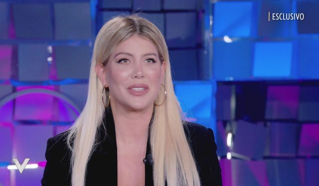 Wanda Nara durmuyor! 13 yaş küçük sevgilisini öpmelere doyamadı