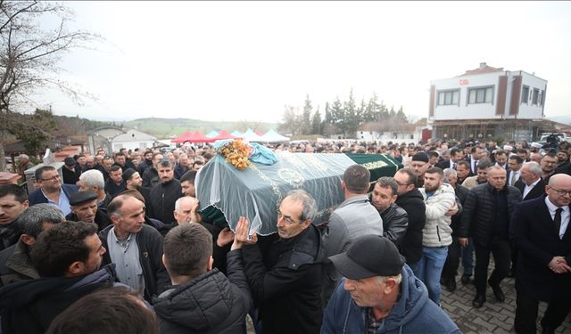 Balıkesir'de mühimmat fabrikasındaki patlamada yaşamını yitirenlerin cenazeleri defnediliyor