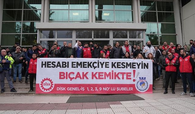 İzmir Büyükşehir Belediyesi’nde maaş krizi: İşçiler eylem yaptı