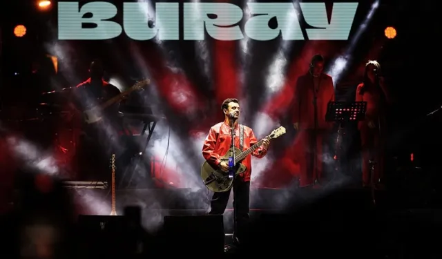 Denizli'de Cumhuriyet coşkusu Buray konseriyle zirveye ulaştı