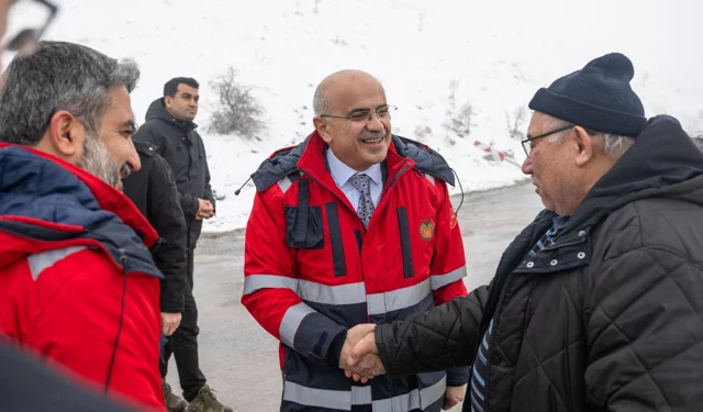 Malatya Büyükşehir ekipleri 7/24 karla mücadelede