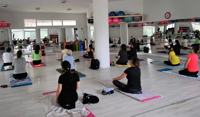 İzmir Bornova'da kadınlar yogayla güçleniyor