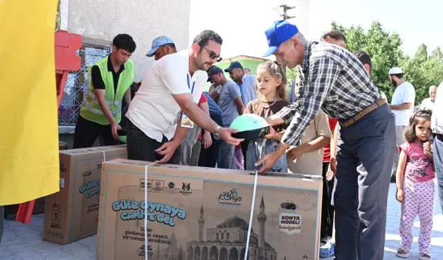 13 bin çocuğa 'güle oynaya' bisiklet dağıtıldı