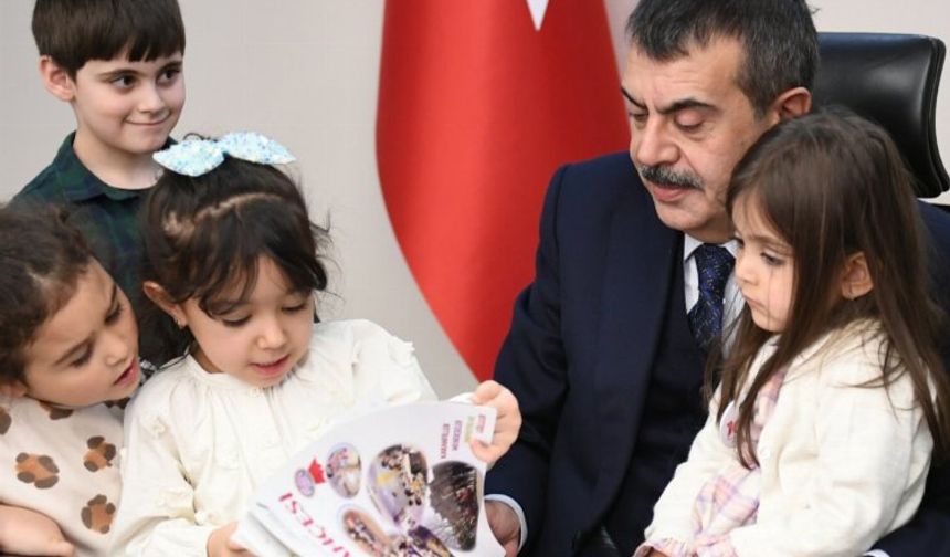 Bakan Tekin Erzurumlu öğrencileri ağırladı