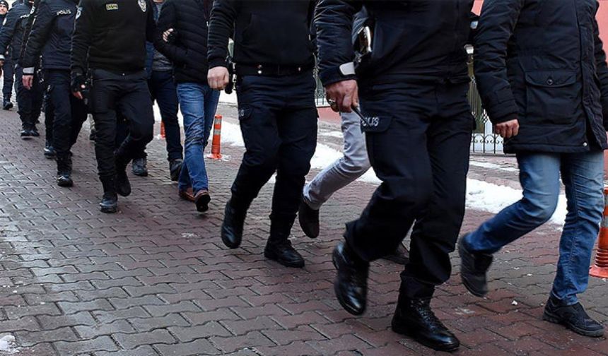 İzmir'de FETÖ'nün TSK yapılanması soruşturmasında 18 gözaltı