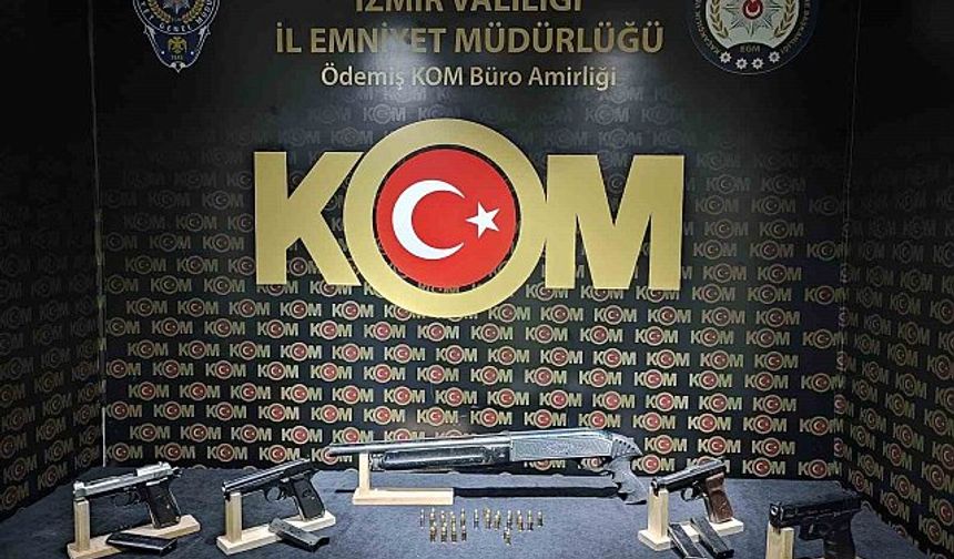 İzmir’de silah kaçakçılarına polisten operasyon