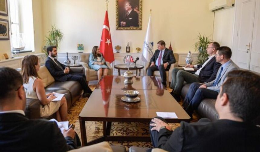 KKTC İzmir Başkonsolosu İnanıroğlu'ndan, Cemil Tugay'a ziyaret