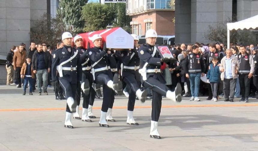 İstanbul'daki kazada şehit olan Ogün Yürümez için İstanbul Emniyet Müdürlüğü'nde tören düzenlendi