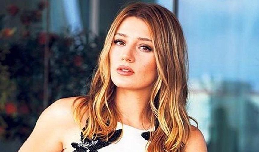 Gizem Karaca'dan   karnı burnunda poz