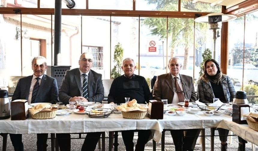 Mamak Belediye Başkanı Şahin,  gazetecilerle bir araya geldi