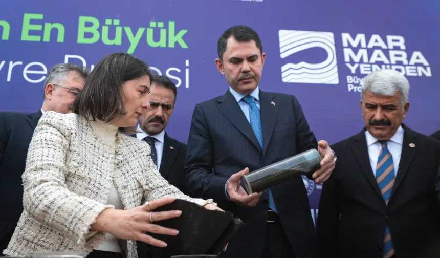 Bakan Kurum: 1,1 milyon metreküp dip çamuru deniz suyundan ayrıştırıldı