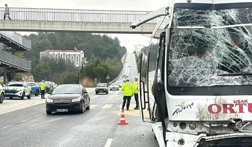 Uşak'ta İşçi Servisleri Çarpıştı: 20 Yaralı
