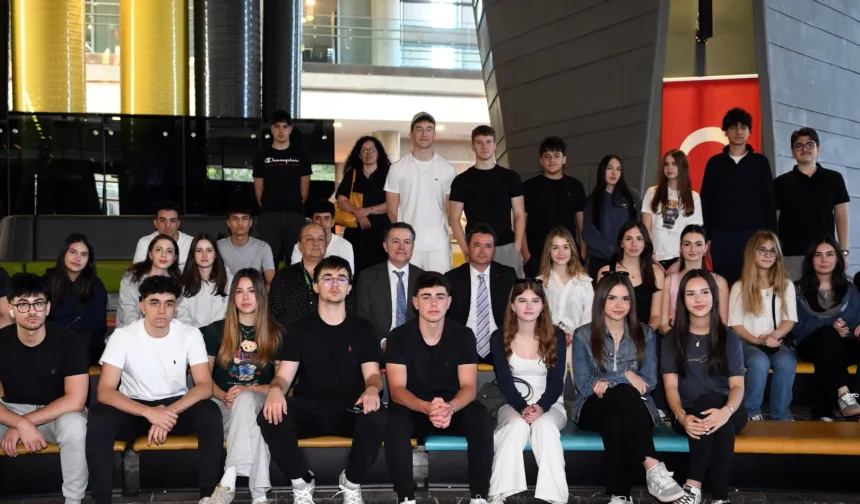 Başkan Aydın Robotik Eğitime destek veren gençlerle buluştu
