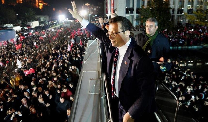İmamoğlu duruşma arasında gazetecilerin sorularını yanıtladı