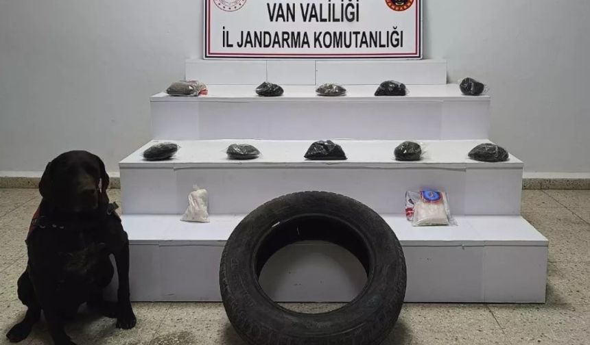 Başkale'de Uyuşturucu Operasyonu: Araç Lastiğinde Skunk ve Metamfetamin