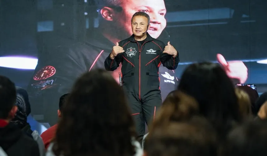 Alper Gezeravcı, Dünya Uzay Haftası'nda gençlerle buluştu