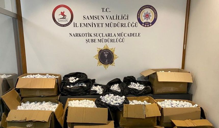 Samsun’da 3 araçtan yüz binlerce uyuşturucu hap ele geçirildi