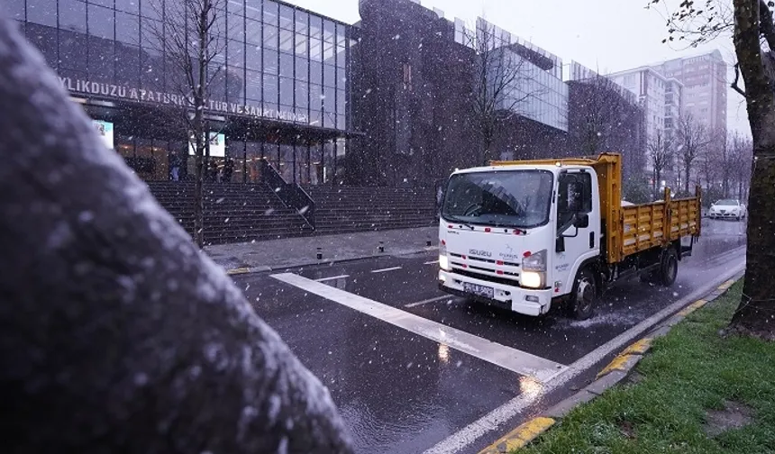 İstanbul Beylikdüzü'nde karla mücadele mesaisi