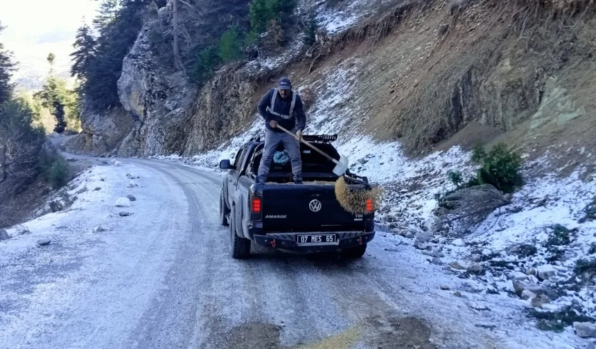 Alanya yollarında kış mesaisi sürüyor