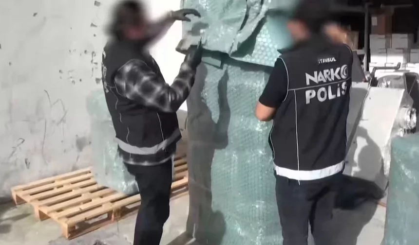 Esenyurt'ta kargoya gizlenmiş 28 kiloluk uyuşturucu ele geçirildi