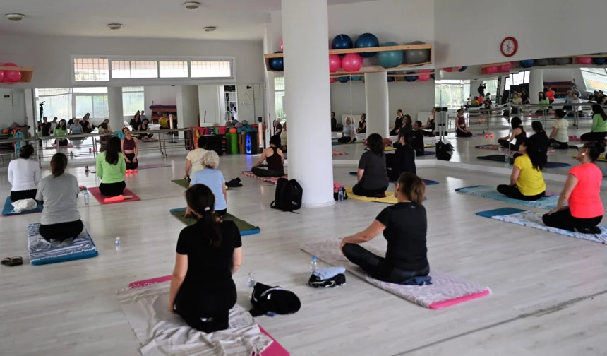 İzmir Bornova'da kadınlar yogayla güçleniyor