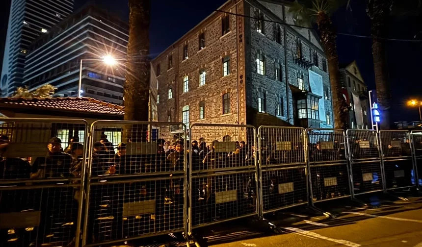 İzmir Meslek Fabrikası'na polis kuşatmasında tahliye girişimi! Başkan Tugay: Bu mülk İzmir halkınındır