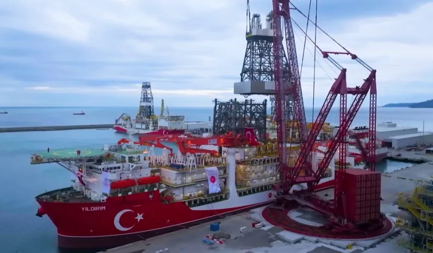 Yıldırım sondaj gemisi Karadeniz'e açıldı... İlk görev 20 Mayıs'ta Türkali-16 Kuyusu
