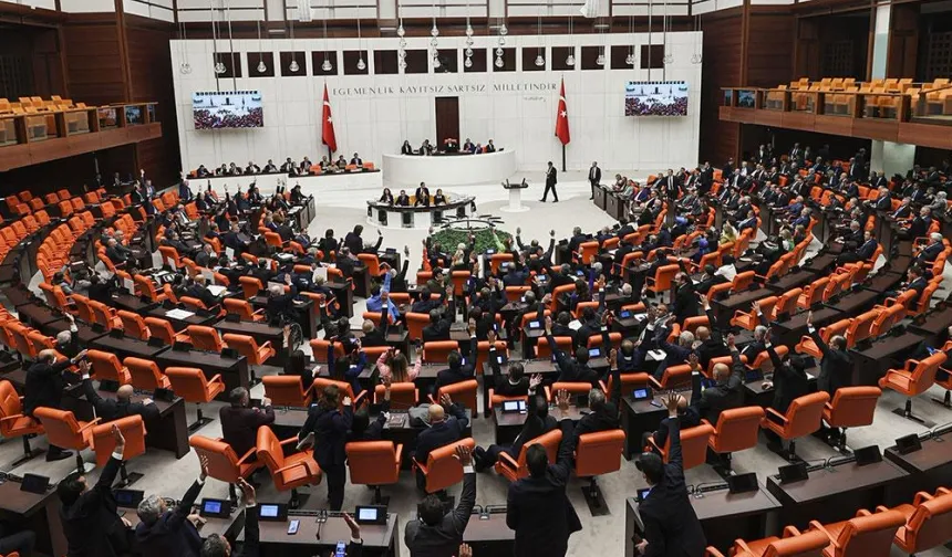 Emniyet, basın ve vergi düzenlemelerini içeren kanun teklifi yasalaştı