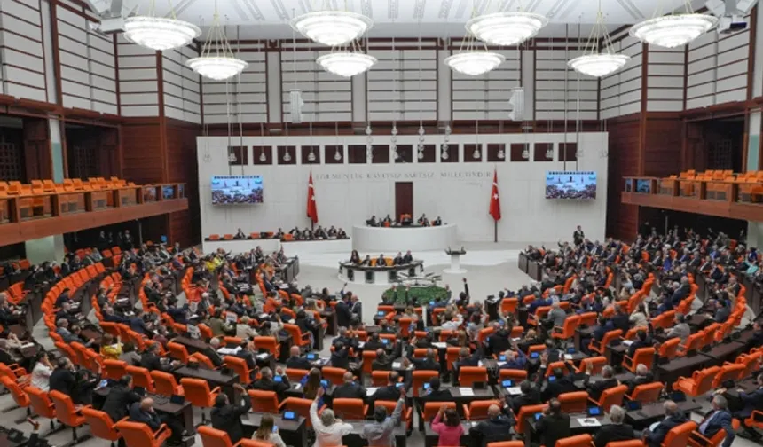 TBMM'de tartışmalı torba teklif mesaisi! Polis hakları, basın düzenlemesi ve orman alanları görüşülüyor