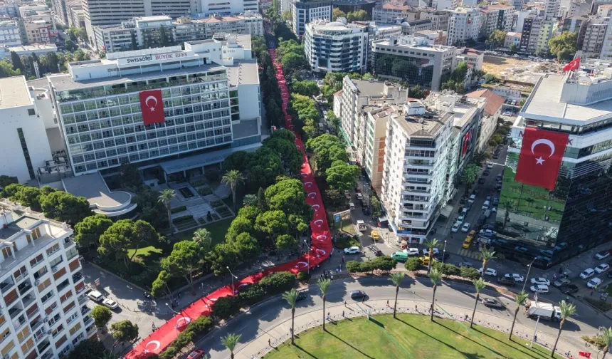 9 Eylül ruhu İzmir sokaklarında