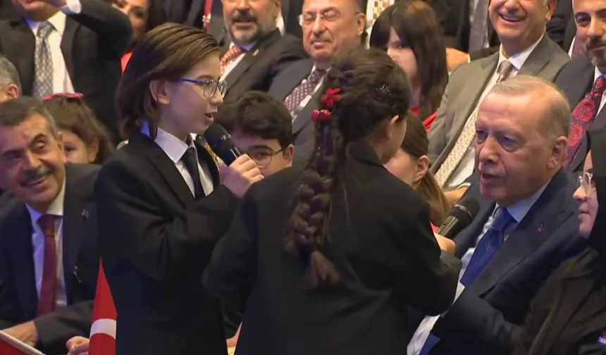 Cumhurbaşkanı Erdoğan'dan çocuklara türkü sürprizi... 'Çayelinden Öteye'ye eşlik etti