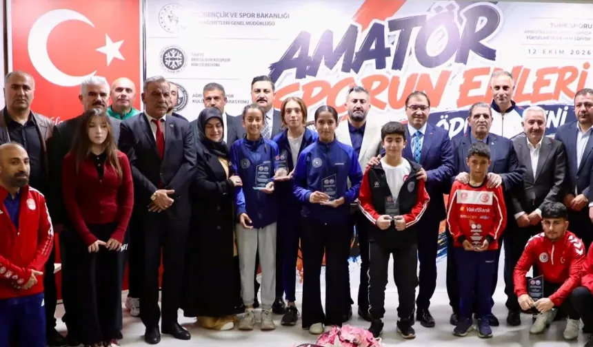 Ağrı'da sporun enleri ödül töreni coşkuyla tamamlandı... ASKF'den 13 isme ödül